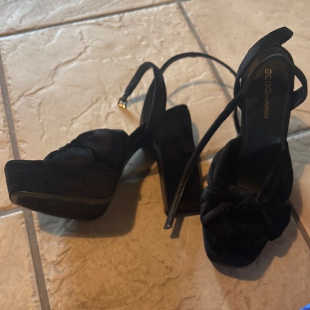 Bcbg eneration black platforms heels